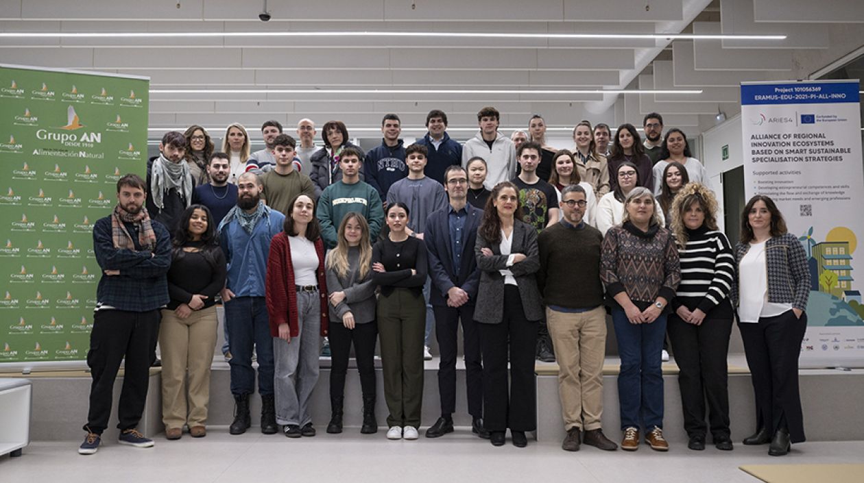 Estudiantes de la UPNA y de FP trabajan juntos para resolver un reto sobre sostenibilidad planteado por el Grupo AN