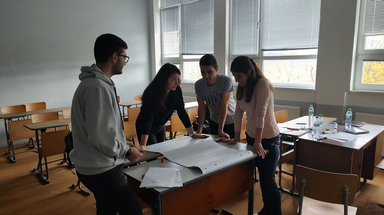Bulgarian students in support of business
